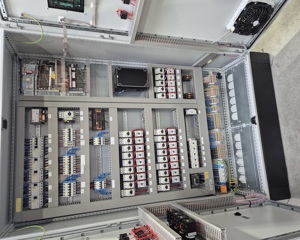 Control cabinet broilers climate/feeding/lighting-Ngarooj